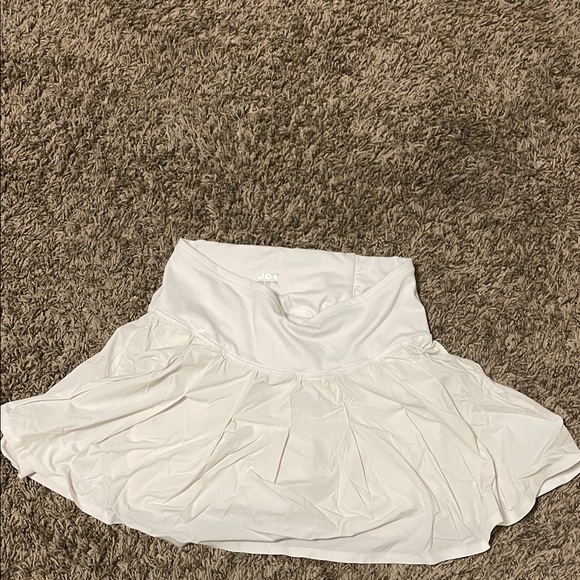 JoyLab Dresses & Skirts - JoyLab White Circle Skater Skirt